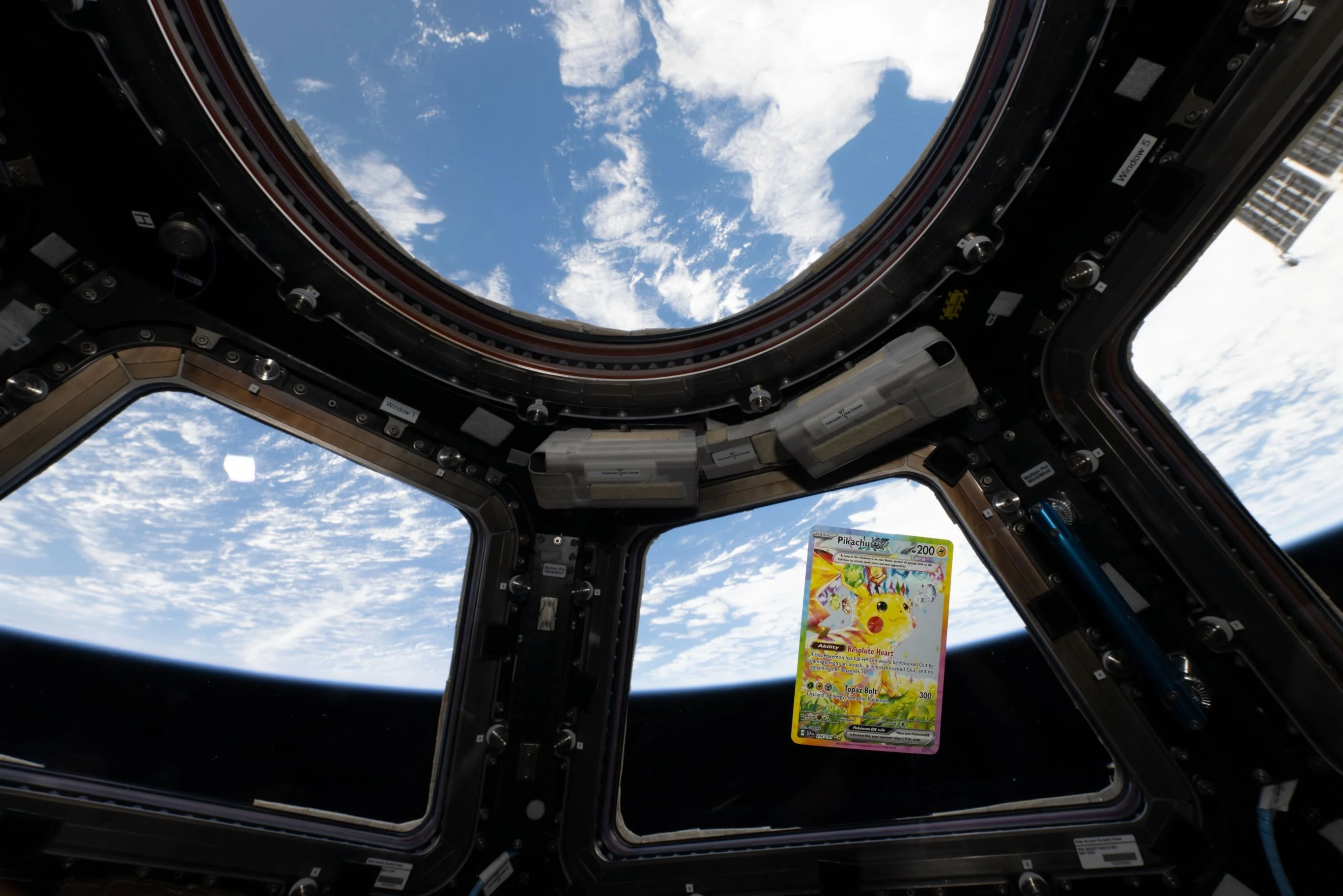 Histórico: Cartas de Pokémon TCG chegam ao espaço pela primeira vez